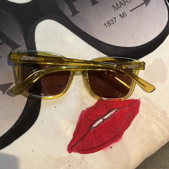 Quay Australia Kingsley Yellow/ Brown Sunglasses - Picture 3 of 7